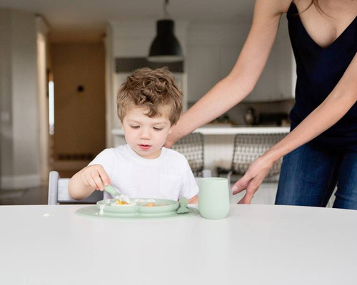 EZPZ Komplet naczyń silikonowych Mini Feeding Set pastelowa zieleń